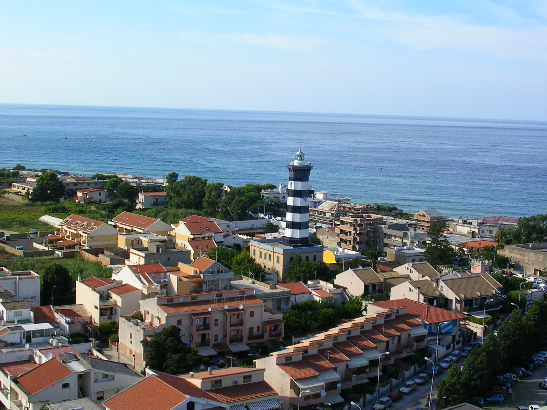 Il faro bianco e nero di Capo Peloro, Torre Faro